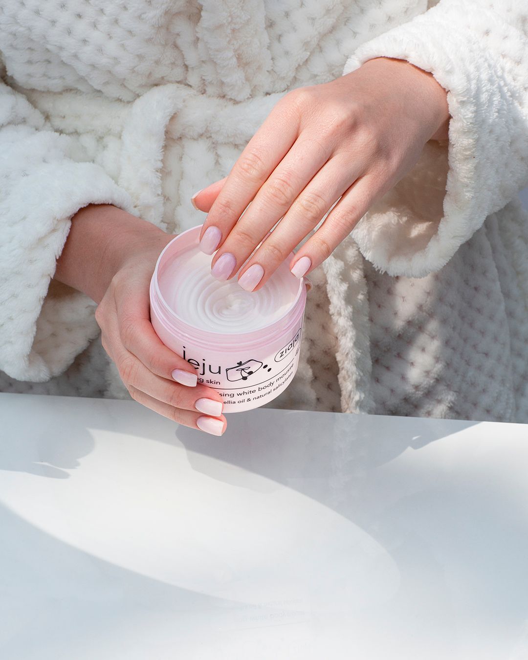 Ziaja JEJU YOUNG SKIN feuchtigkeitsspendendes weißes Körpermousse 200ml
