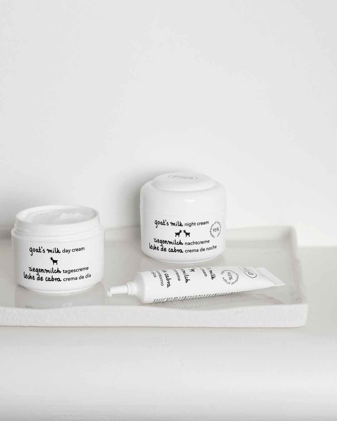 Ziaja Ziegenmilch Augencreme in weißer Tube mit schwarzer Aufschrift, 15 ml Inhalt