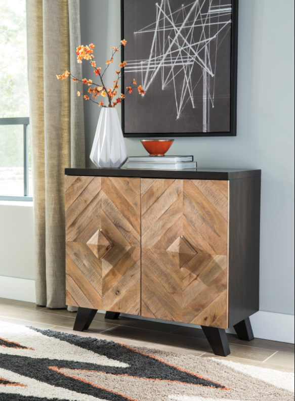 Ashley | Robin Ridge Accent Cabinet | A4000030