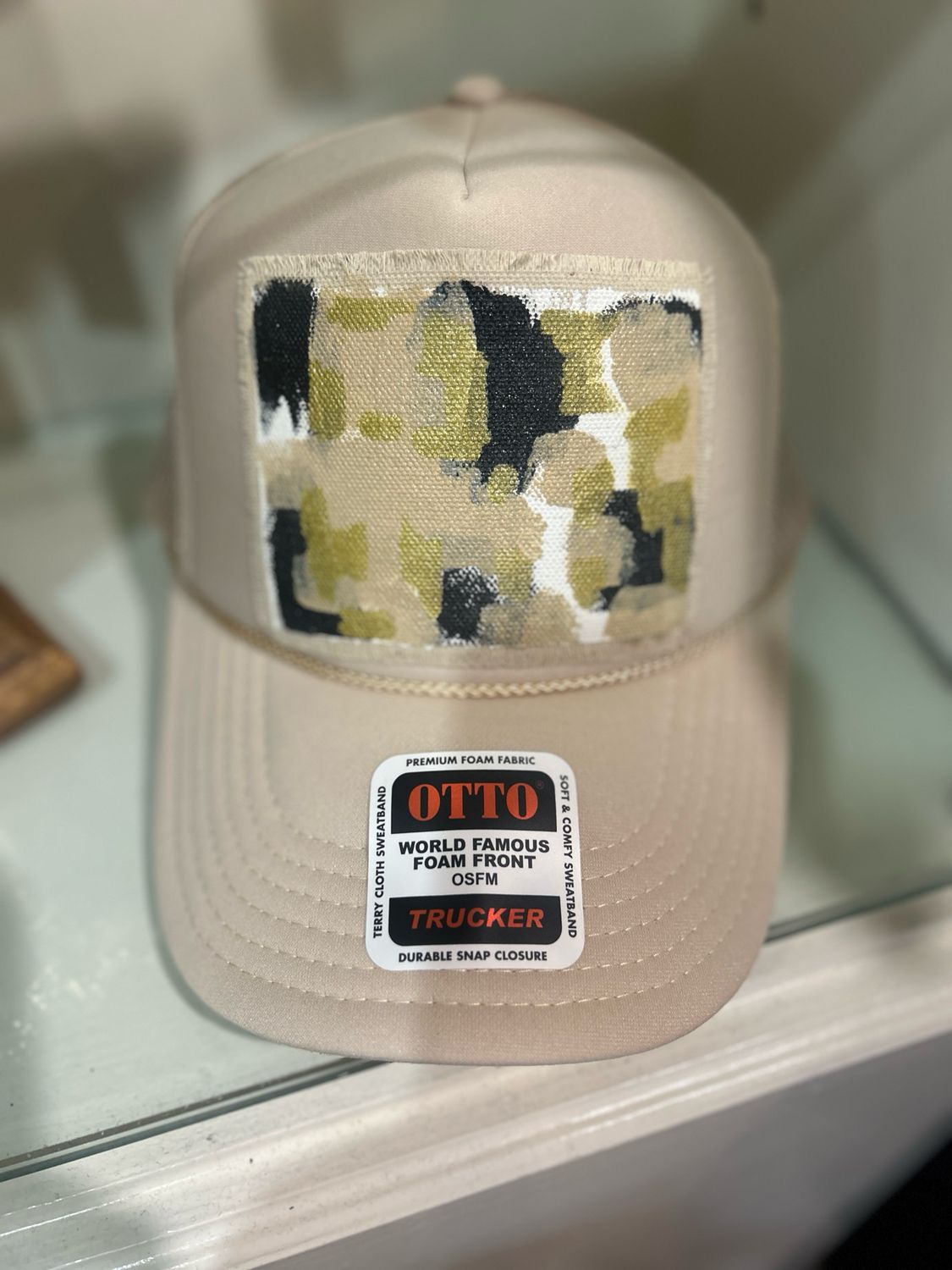 R.Anne Brim Trucker, Tan/Black Abstract
