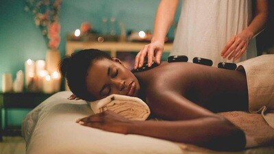 Massagem com Pedras Quentes