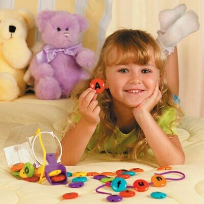 Smart Snacks: ABC Lacing Sweets - Cuentas de colores y letras