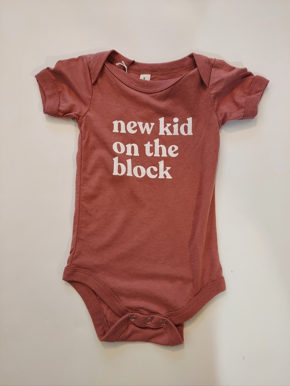 Gladfolk organic cotton mauve short sleeve "New Kid on The Block" bodysuit