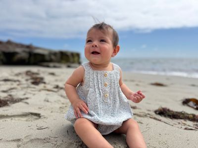 Vignette Evie blue floral bubble-adorable back feature