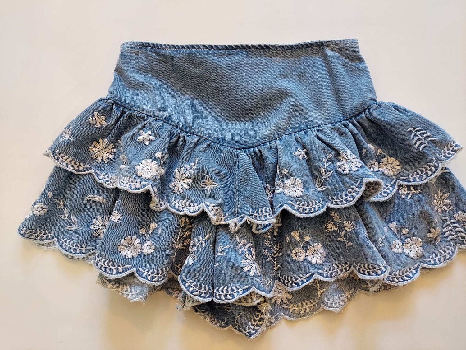 Hannah Banana scalloped edge embroidered skort with back zipper-stonewashed