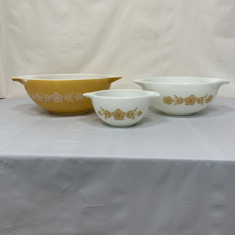 ​Vintage Pyrex 3-Piece Butterfly Cinderella Mixing Bowl Set