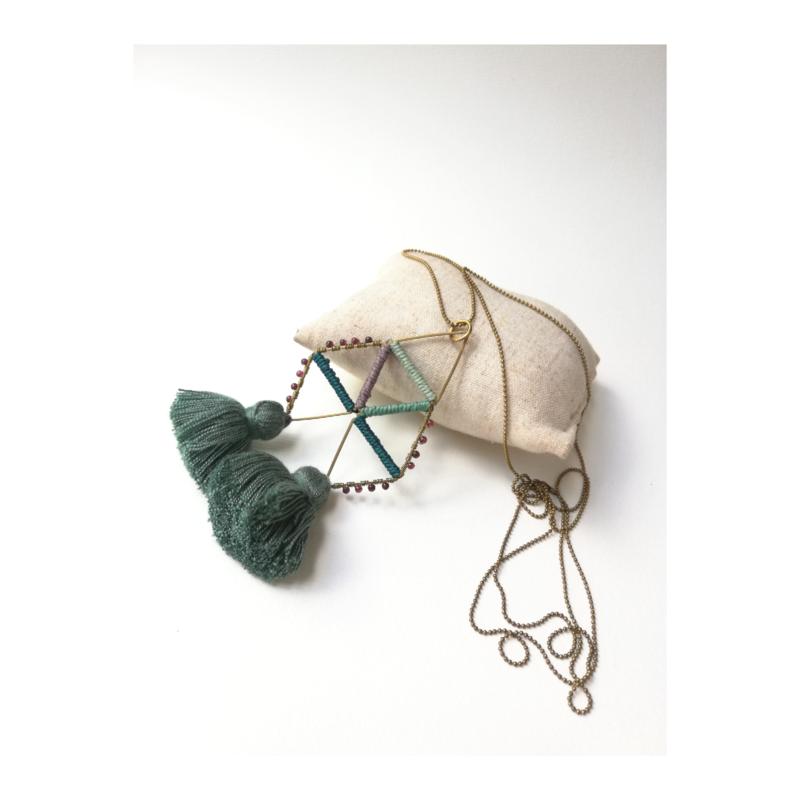 Collar &quot;Barrilete&quot; largo