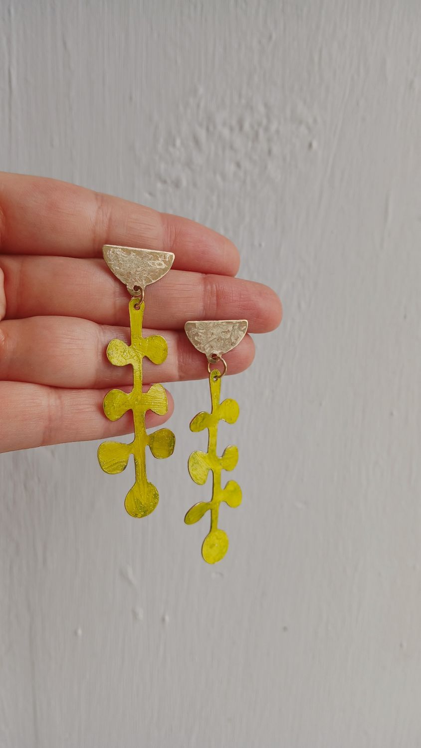 Aretes "HELECHO" color largo