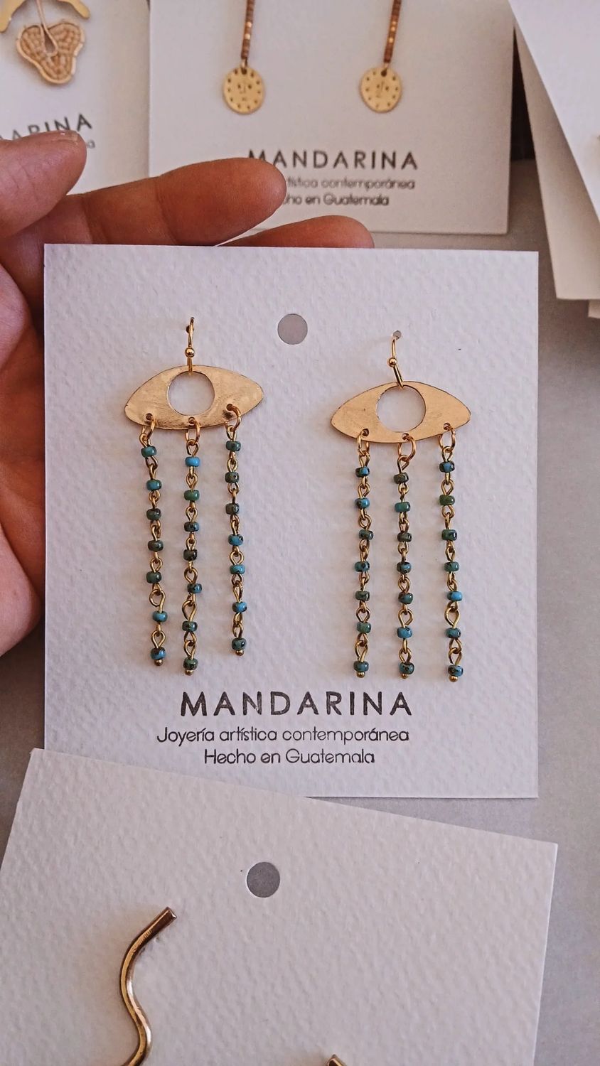 Aretes "OJOS CASCADA" largos