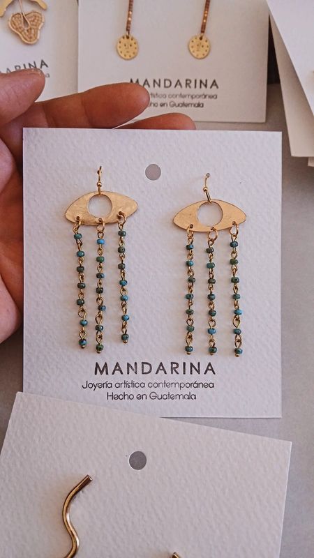 Aretes "OJOS CASCADA" largos