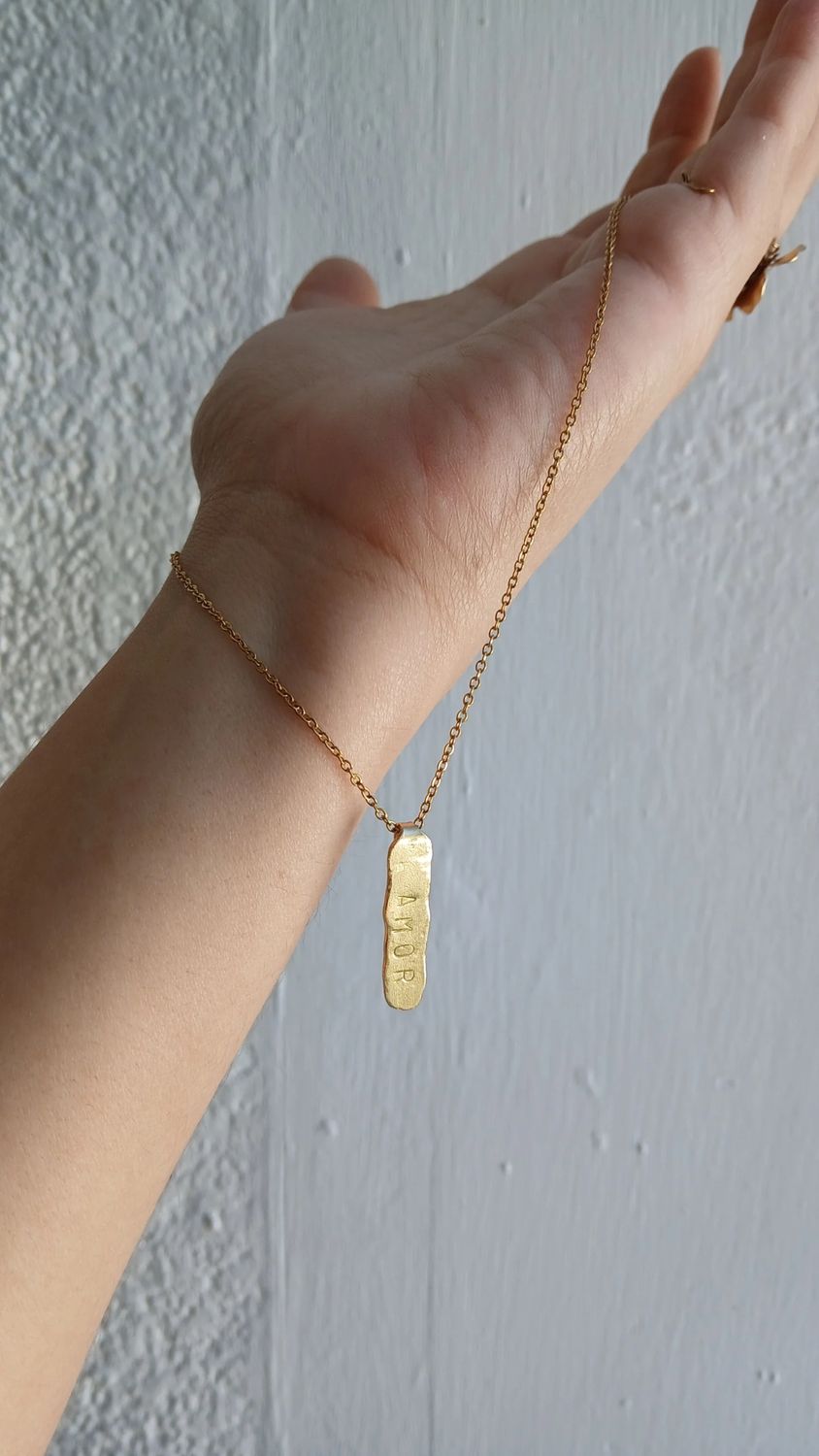 Collar "MANTRA" corto