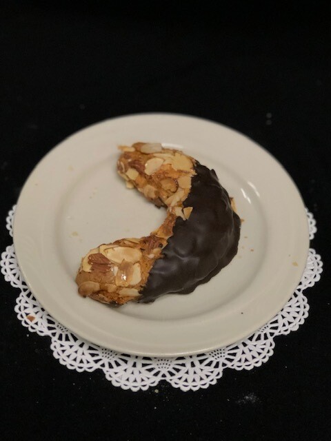 Almond Macaroon Horn