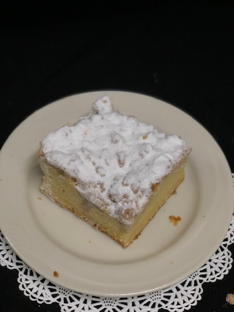 Crumb cake square (crumb bun)