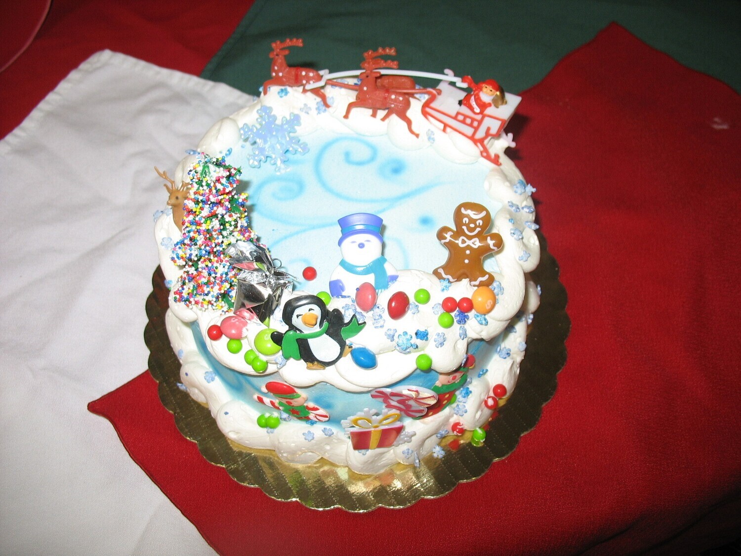 Winter Wonderland Cake 7&quot; (serves 9-10)