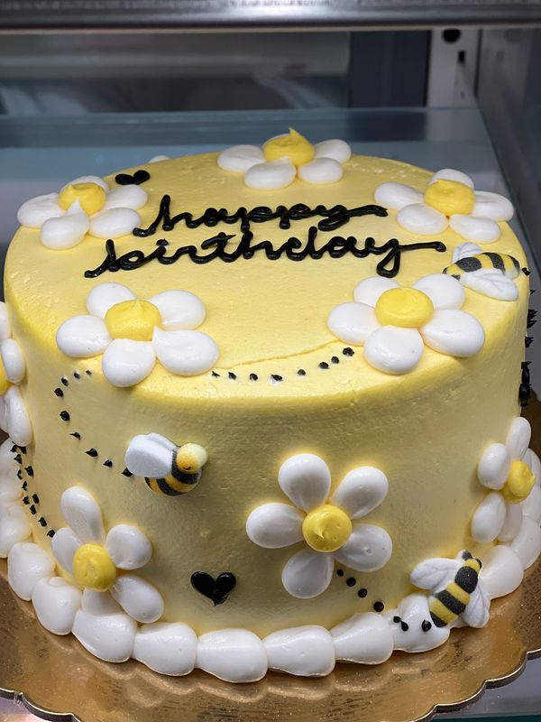 Bees &amp; Daisies cake