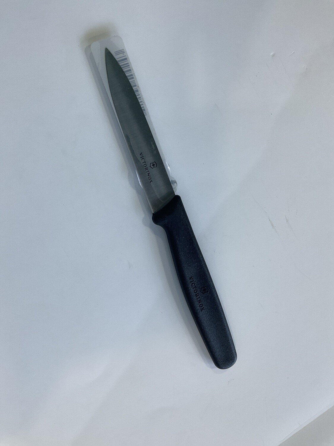 VICTORINOX - Pointed Tip Vegetable Knife Serrated 18cm Black