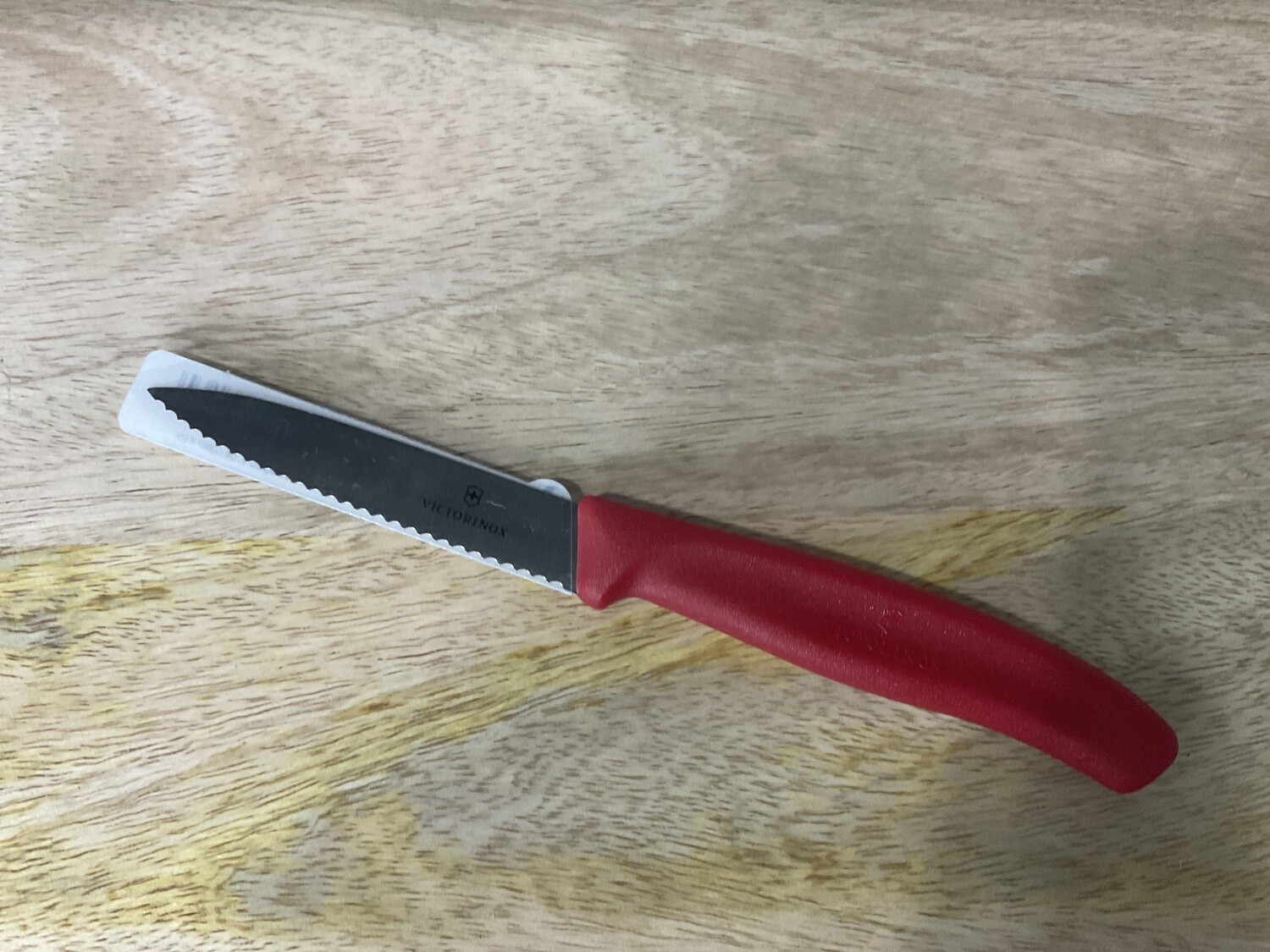 VICTORINOX - Pointed Tip Vegetable Knife Serrated 18cm Red (6.7631)