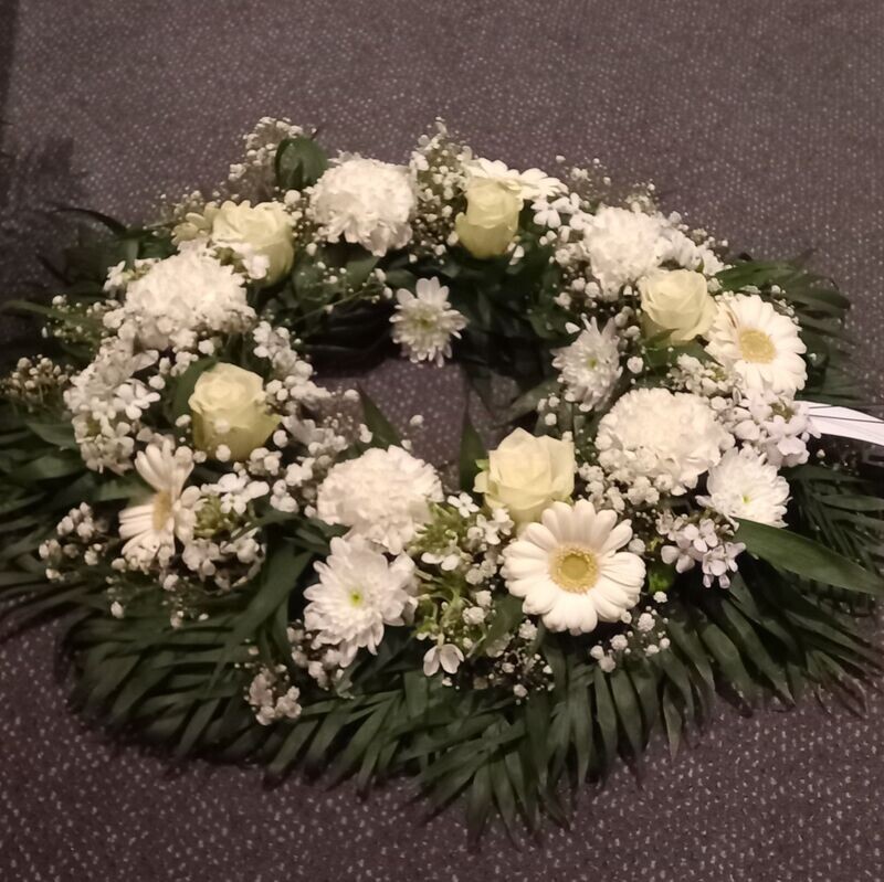 Urnenkranz in weiß
