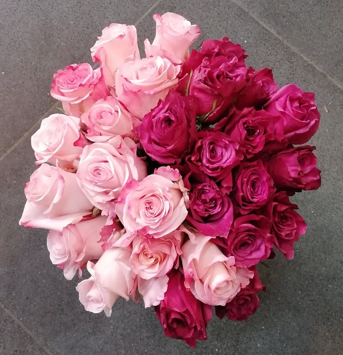 you and me – Rosenstrauß in Rosa und Beerenrot you and me – Rosenstrauß in Rosa und Beerenrot