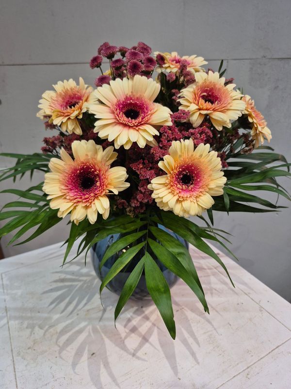 Sonnenschein-Strauß – Gerbera in Creme und Rosé Sonnenschein-Strauß – Gerbera in Creme und Rosé