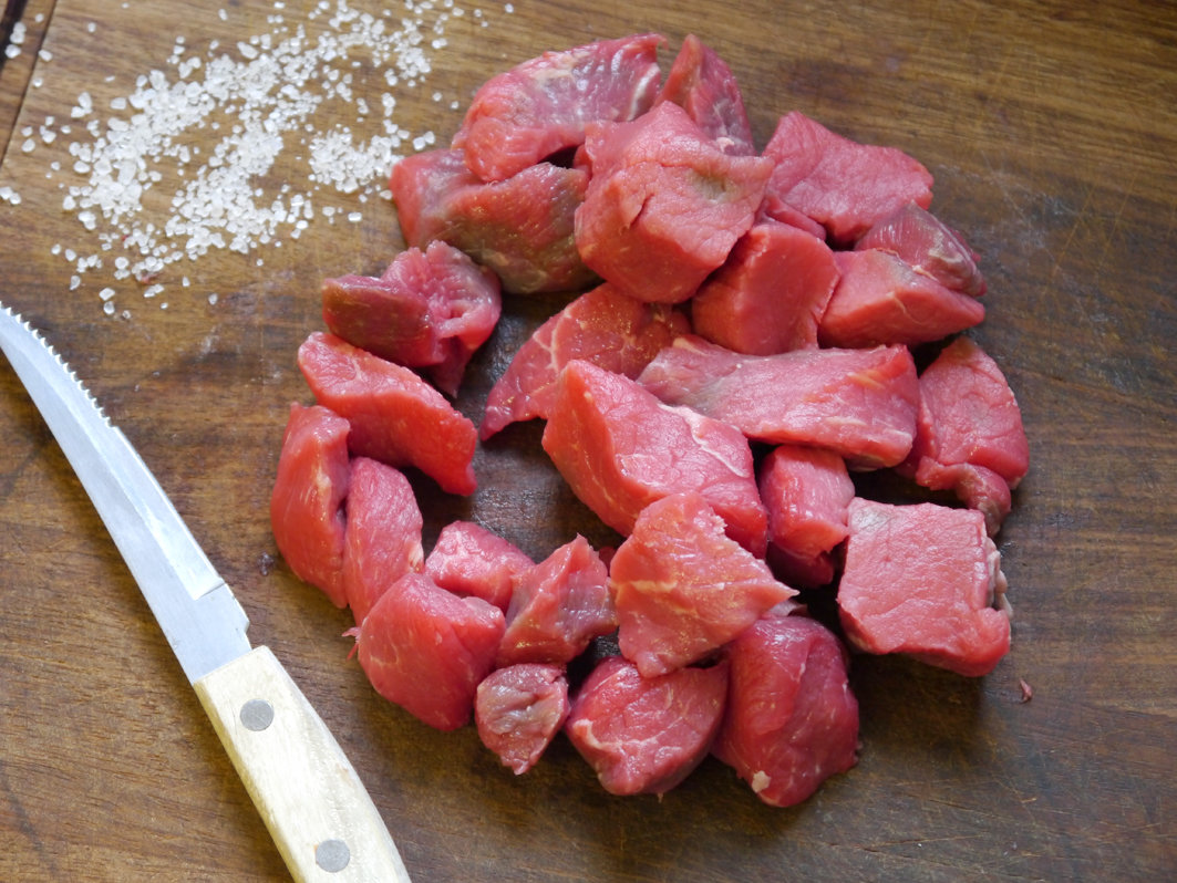 Lean Diced Beef 300g Lean Diced Beef 300g