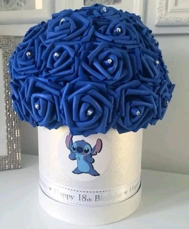 20 Rosas azules y stitch