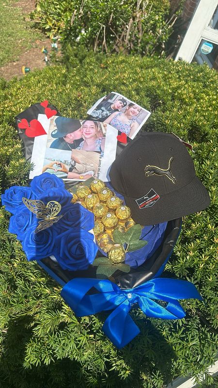 Caja con gorra chocolate y rosas 