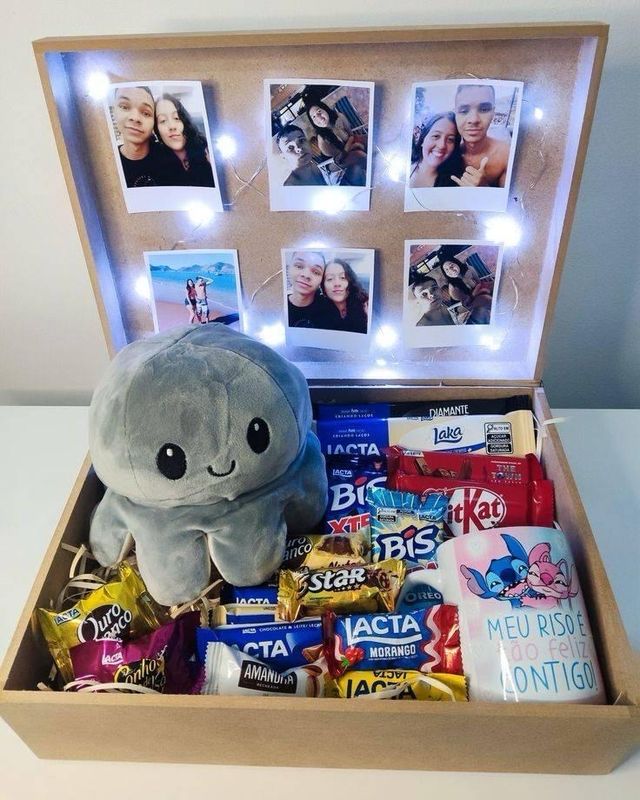 Caja personalizada con snack y peluche y fotos 