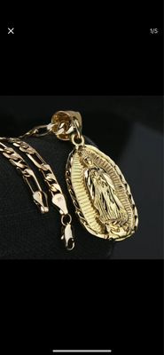 Cadena con dije de la virgen 
