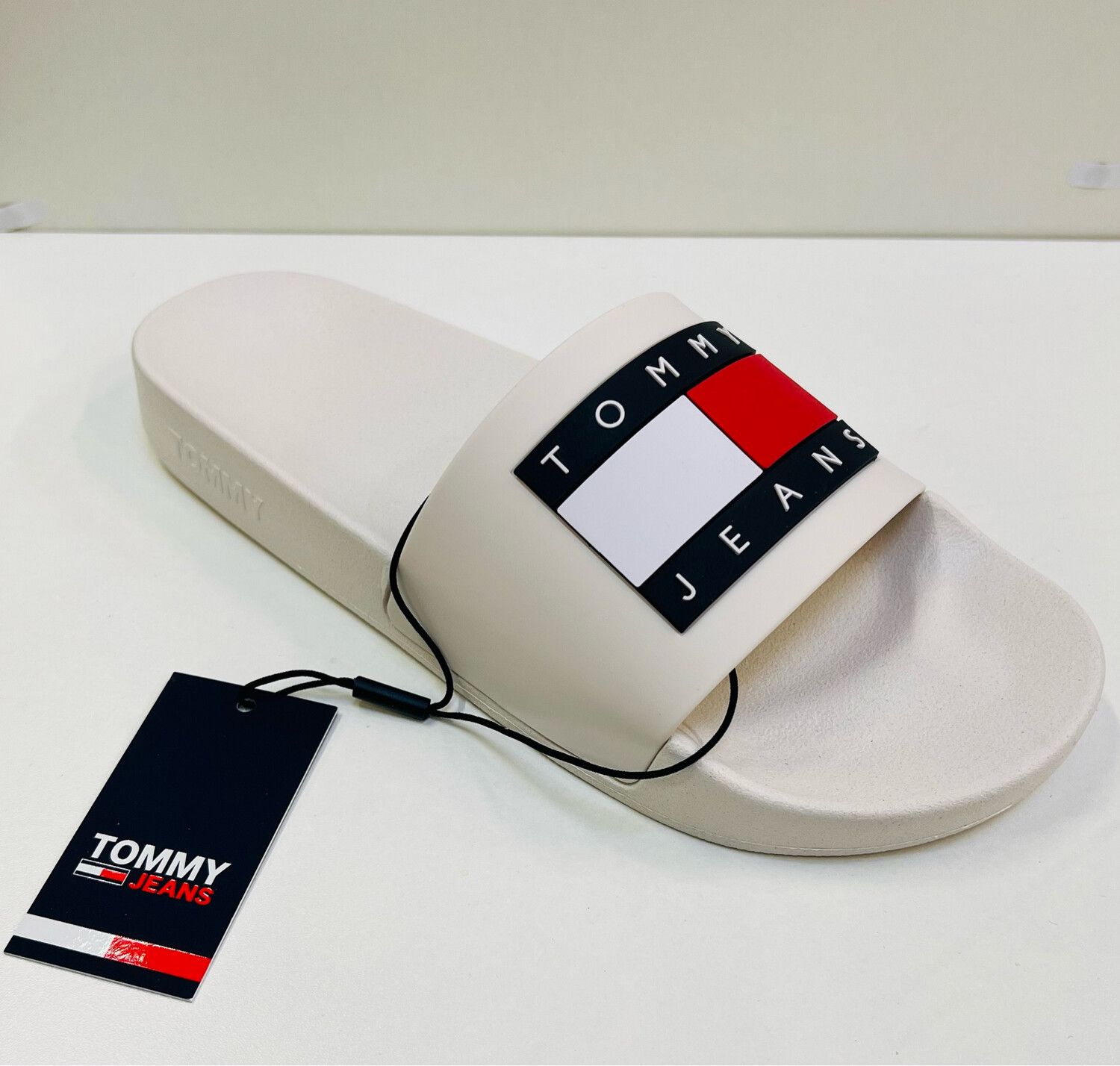 Tommy Hilfiger