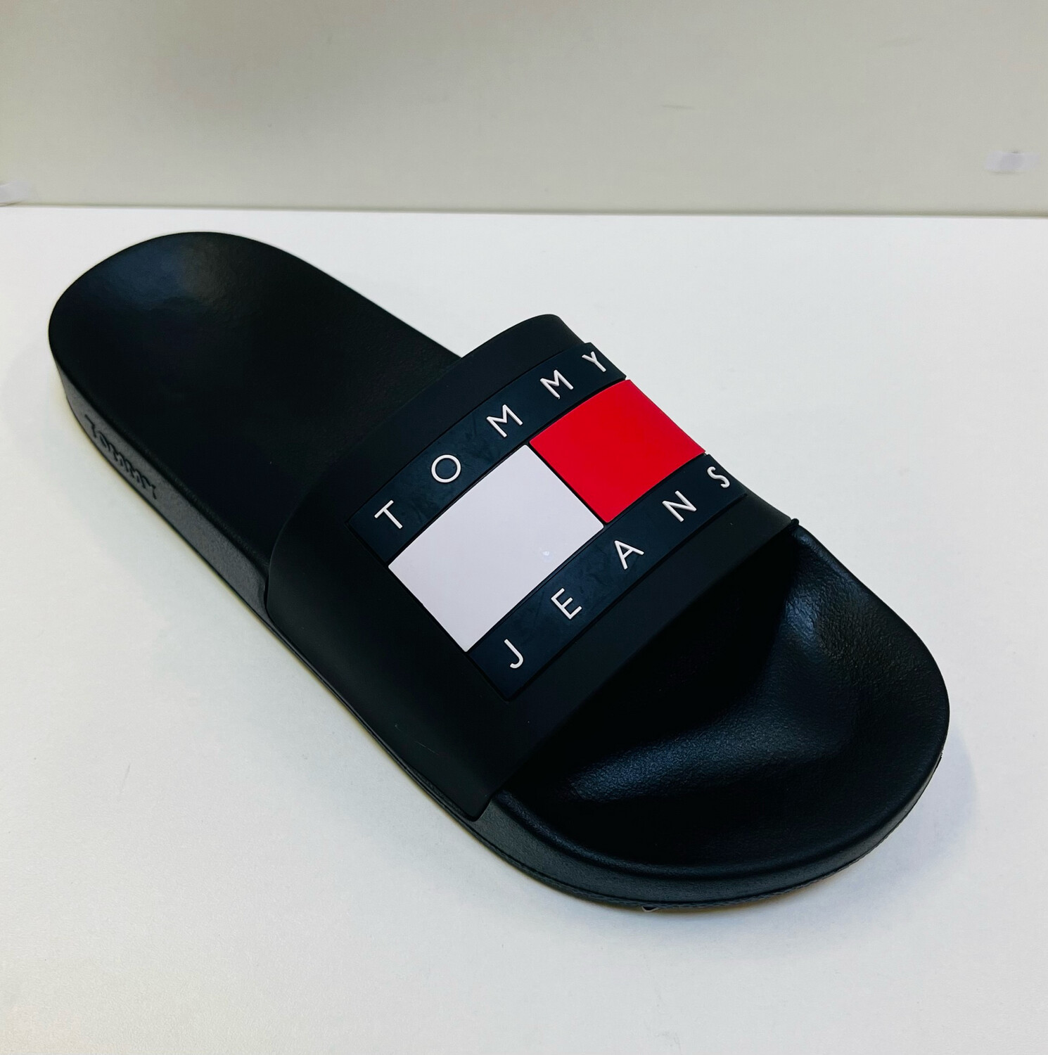 Tommy Hilfiger