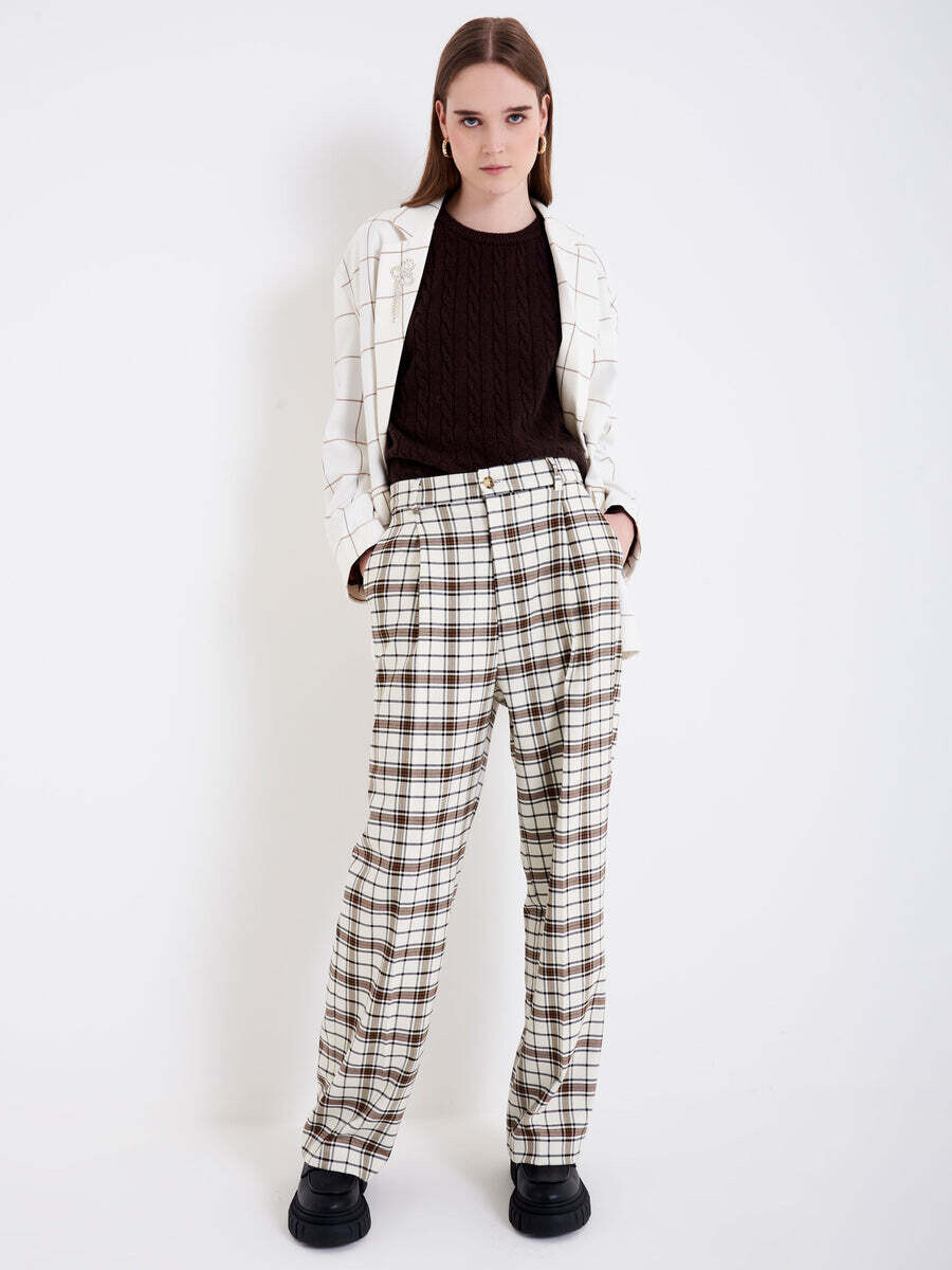 VICOLO - Pantalone Palazzo Quadri
SKU: TZ1486003FNAT
Colore: burro