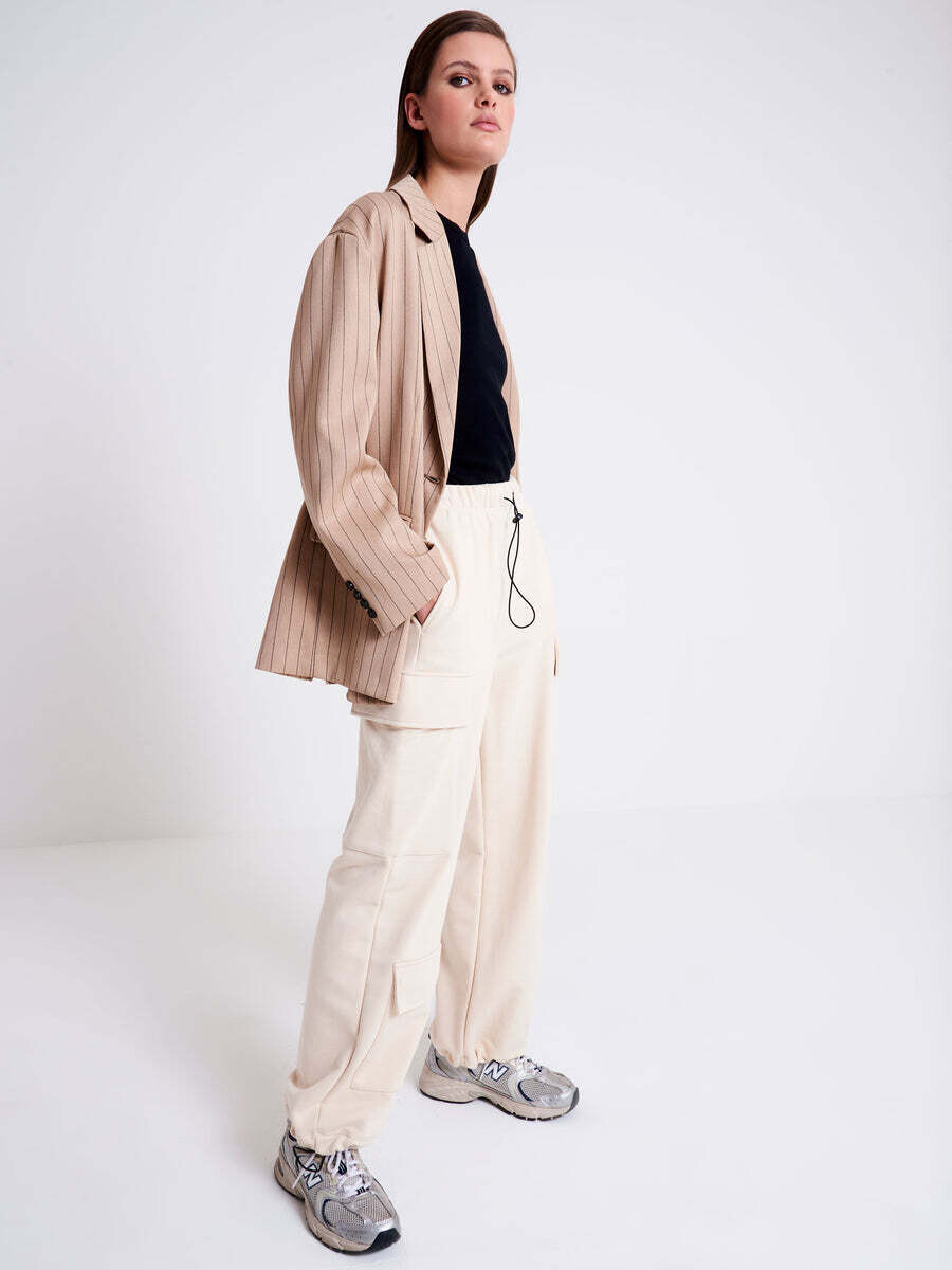 VICOLO - Pantalone Cargo in Felpa
SKU: TE002600AEVAN
Colore: vaniglia