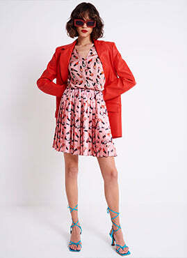 VICOLO - Blazer in Ecopelle
SKU: TE0815035EROS-2
Colore: rosso