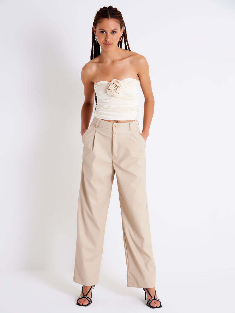 VICOLO - Top Dettaglio Rosa
SKU: TE0398003ABEI
Colore: vaniglia