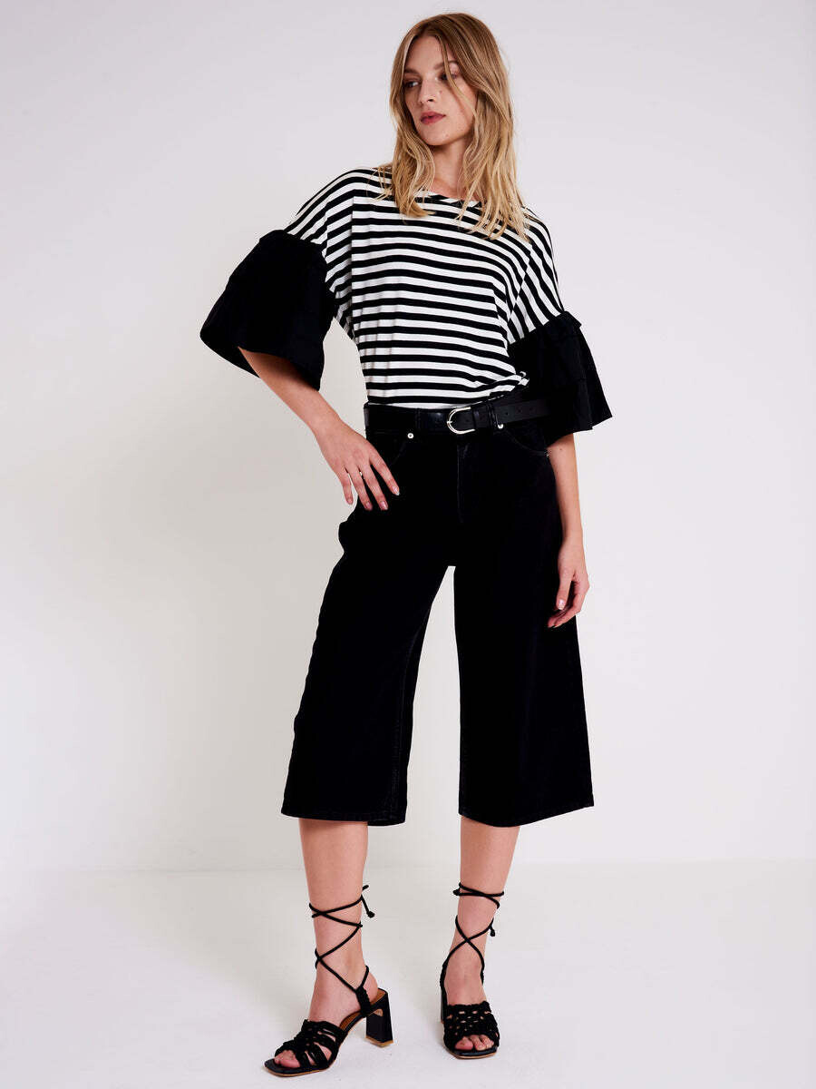 VICOLO - T-shirt a righe con Rouches
SKU: FE0056099FNER
Colore: nero/bianco