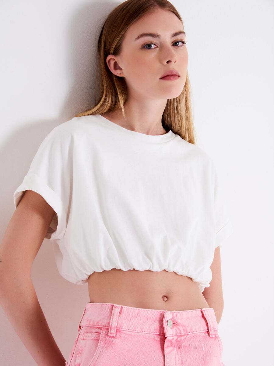 VICOLO - T-Shirt Cropped Arricciata
SKU: UE0197001ABIA
Colore: bianco