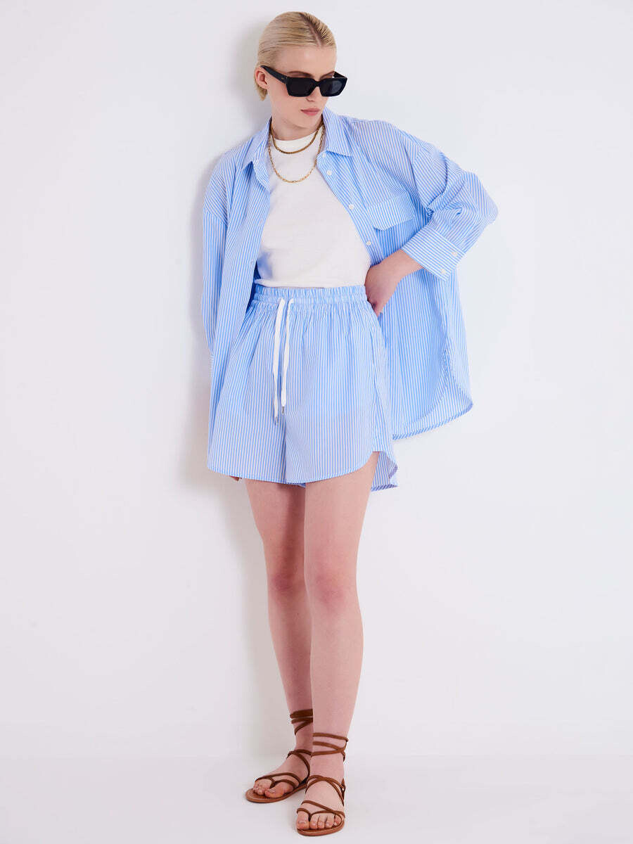 VICOLO - Shorts con Lacci a Righe
SKU: TE2478080FAZZ-2
Colore: azzurro
Colore: bianco/azzurro