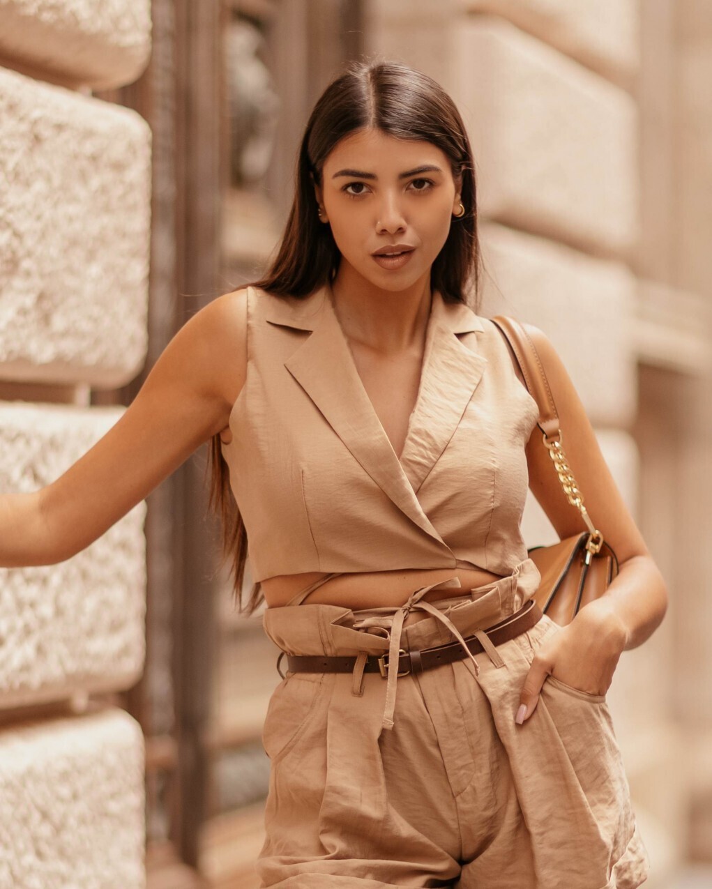 VICOLO GILET LACCI Colore Cammello TE2451