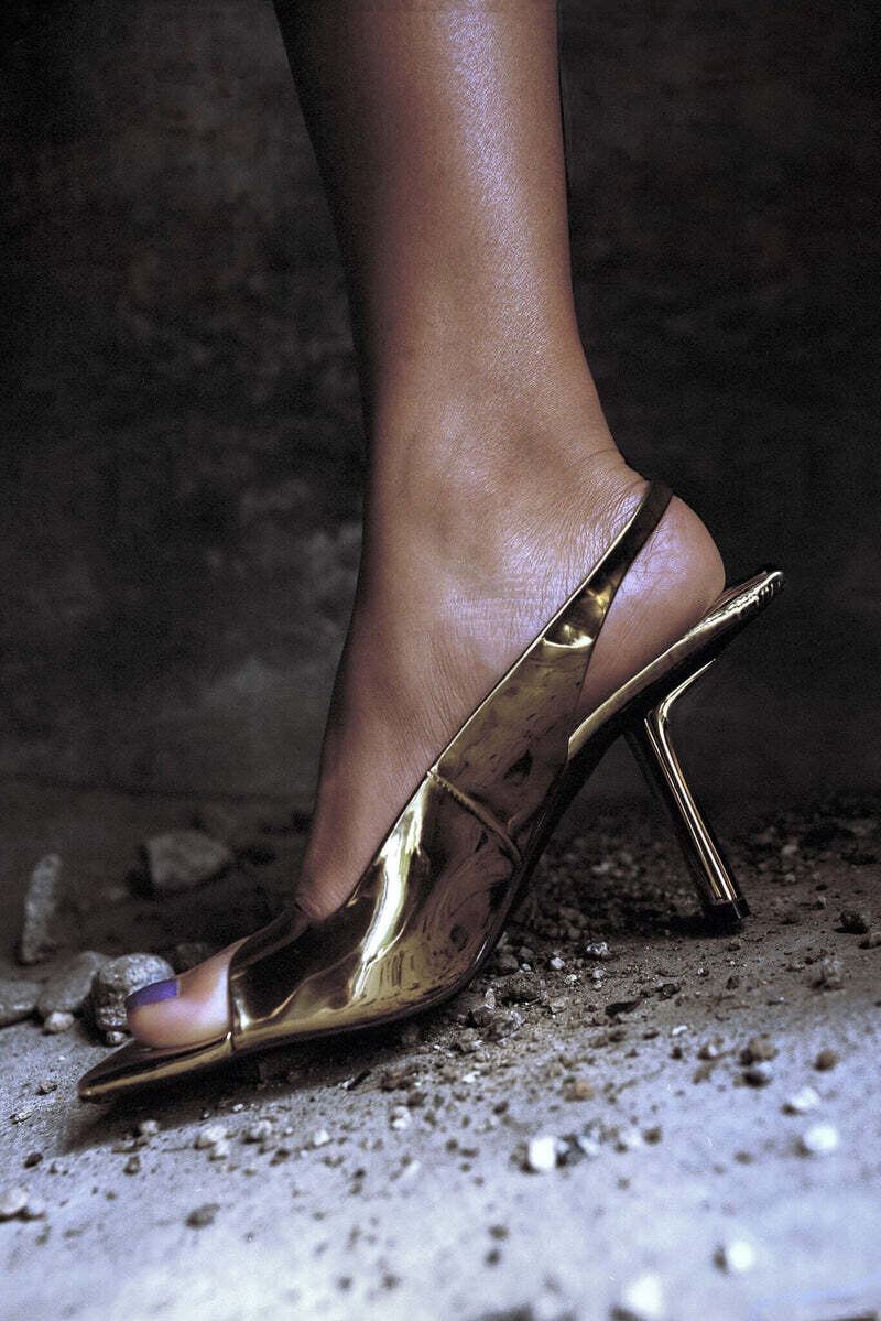 JEFFREY CAMPBELL SANDALO ORO TACCO SURREALIST