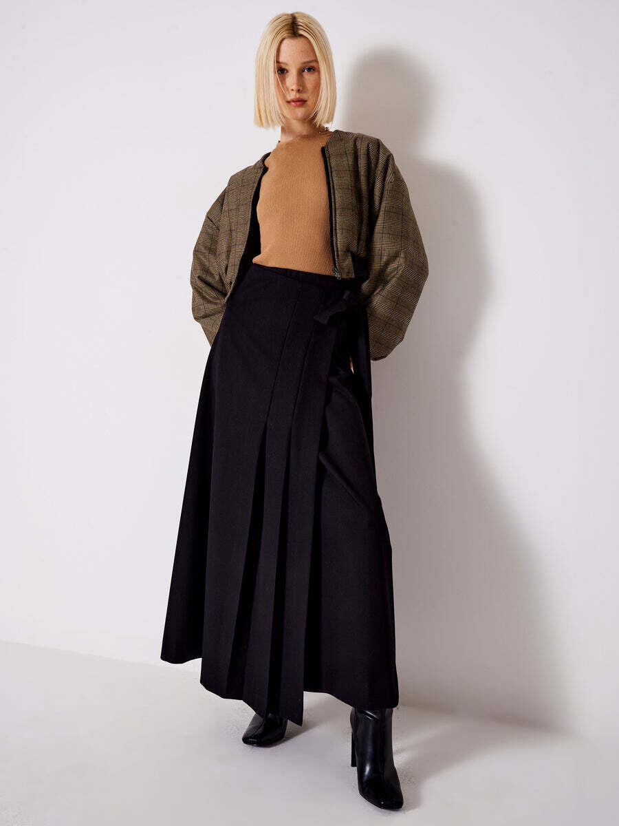 VICOLO - Gonna Lunga a Portafoglio NEW IN
Nero
SKU: TR0848099ANER