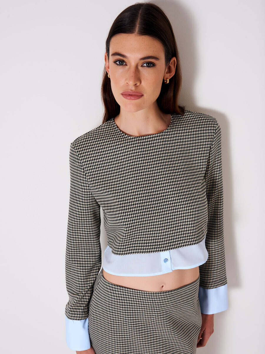 VICOLO - Maglia con Fondo Effetto Camicia NEW IN
Bianco/Nero
SKU: TR1003099FNER VICOLO - Maglia con Fondo Effetto Camicia NEW IN
Bianco/Nero
SKU: TR1003099FNER