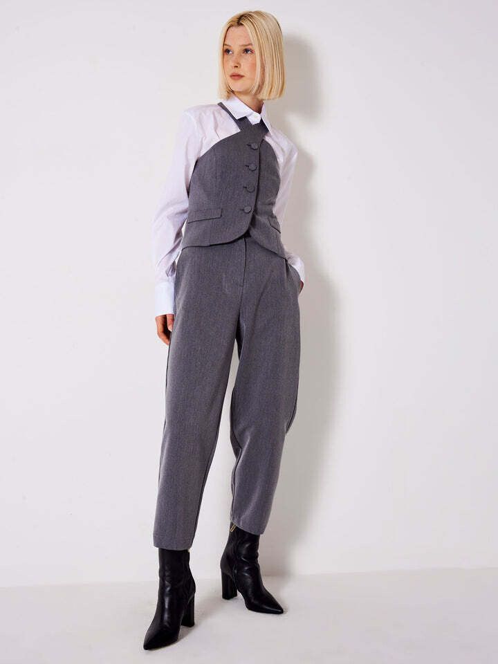 VICOLO - Pantalone Carrot Fit NEW IN
Grigio
SKU: TR0958191RGRI-2