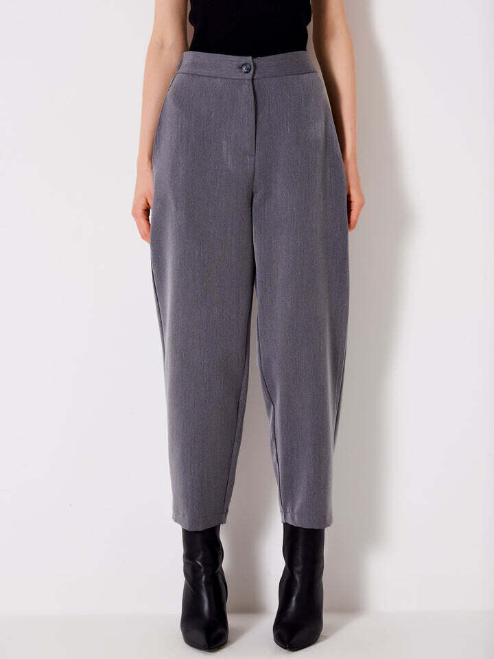 VICOLO - Pantalone Carrot Fit NEW IN
Grigio
SKU: TR0958191RGRI-2