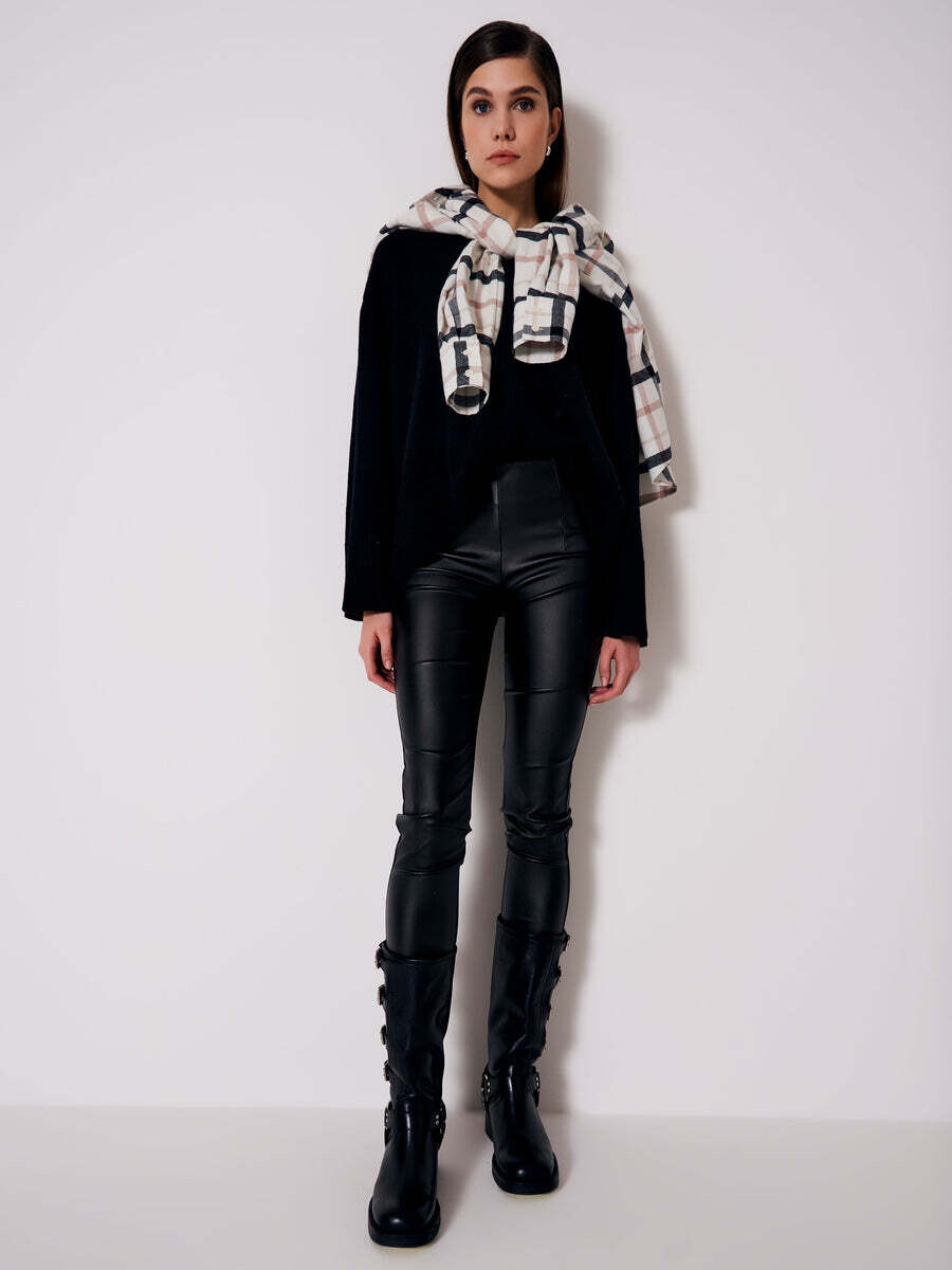 VICOLO - Pantaloni Slim Effetto Pelle NEW IN

SKU: TR1638099ANER