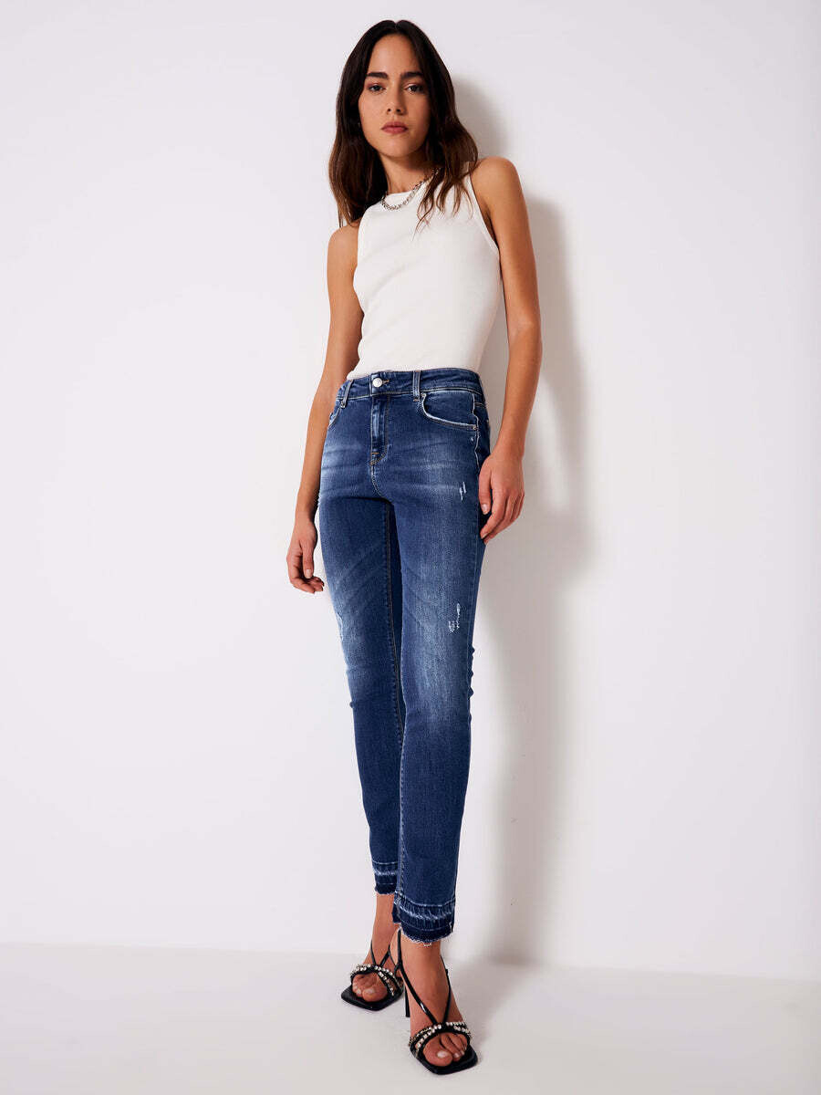 VICOLO - Jeans Icon Margot Skinny NEW IN Blu
SKU: DR5010089ABLU VICOLO - Jeans Icon Margot Skinny NEW IN Blu
SKU: DR5010089ABLU