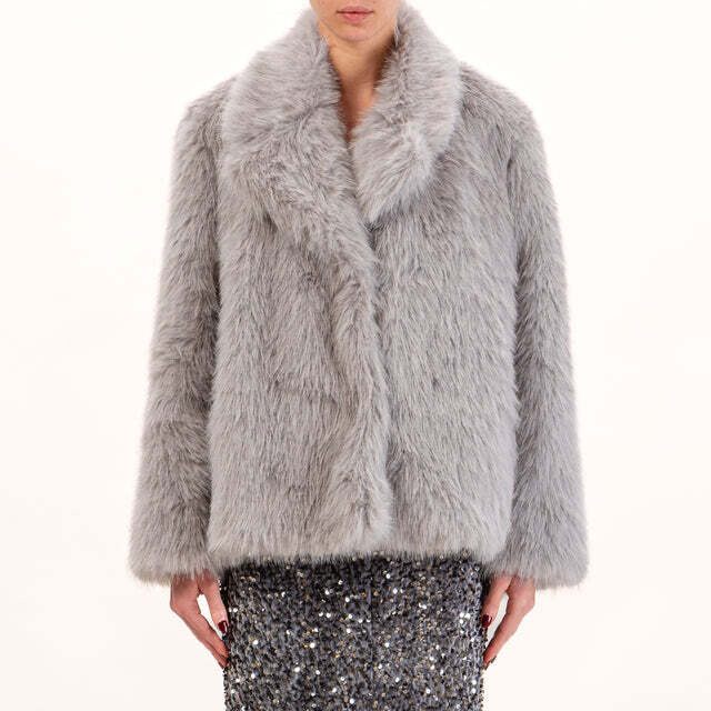 TENSIONE IN
Ecopelliccia - perla

SKU: 223239-4-116450