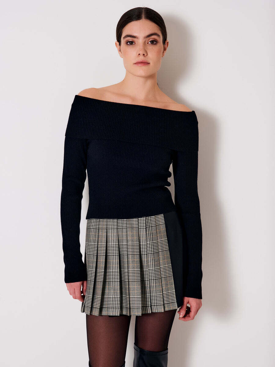 VICOLO - Top Cropped in Maglia NEW IN
Nero
SKU: 22278R099ANER