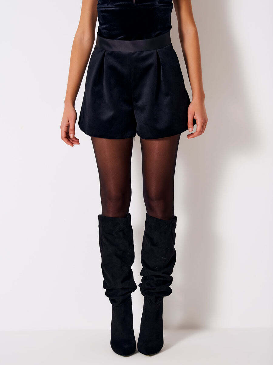 VICOLO - Shorts Velluto NEW IN
Nero
SKU: TR1409099ANER