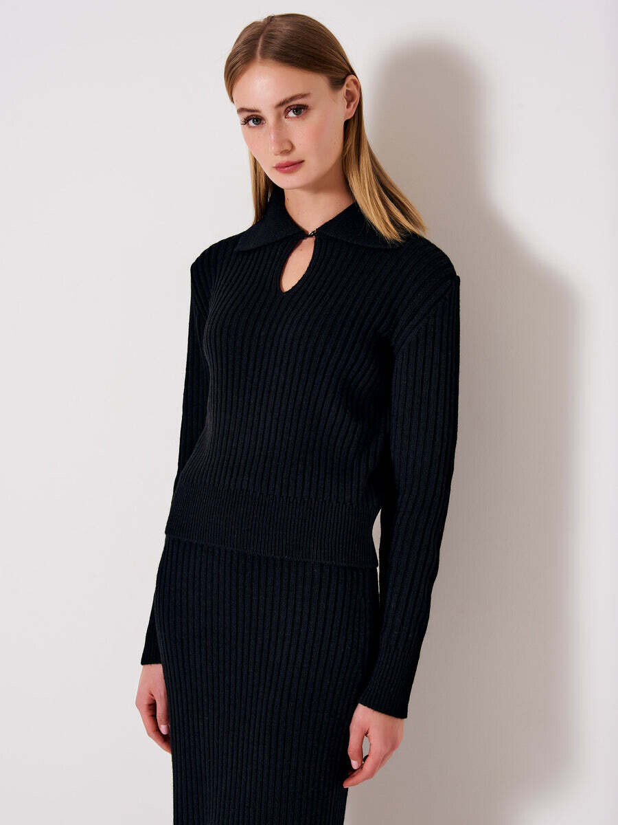 Polo in Maglia NEW IN
Nero
SKU: 55239R099ANER Polo in Maglia NEW IN
Nero
SKU: 55239R099ANER